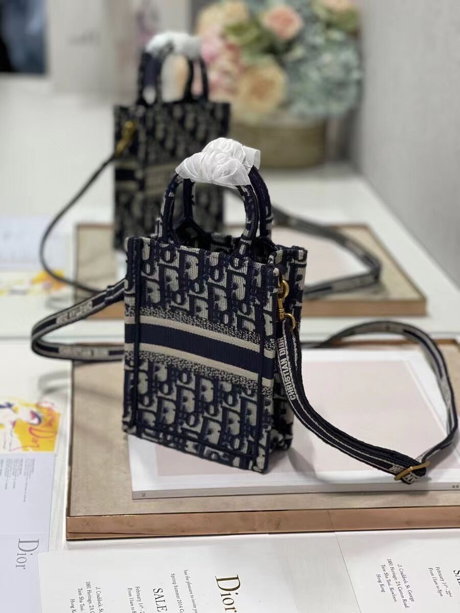 DIOR SMALL BOBBY BAG Embroidery C9002-3