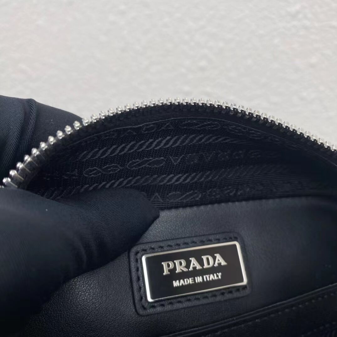 Prada Leather bag with shoulder strap 2BQ354 black