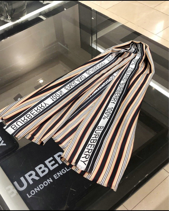 Burberry Scarf BBS00010