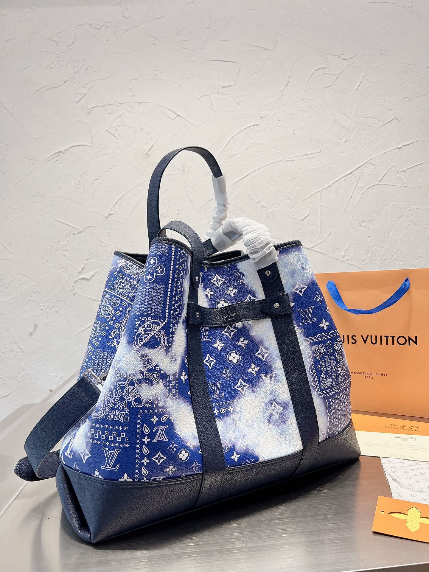 Louis Vuitton Original Leather Tote Journey M20553 Blue and White Porcelain