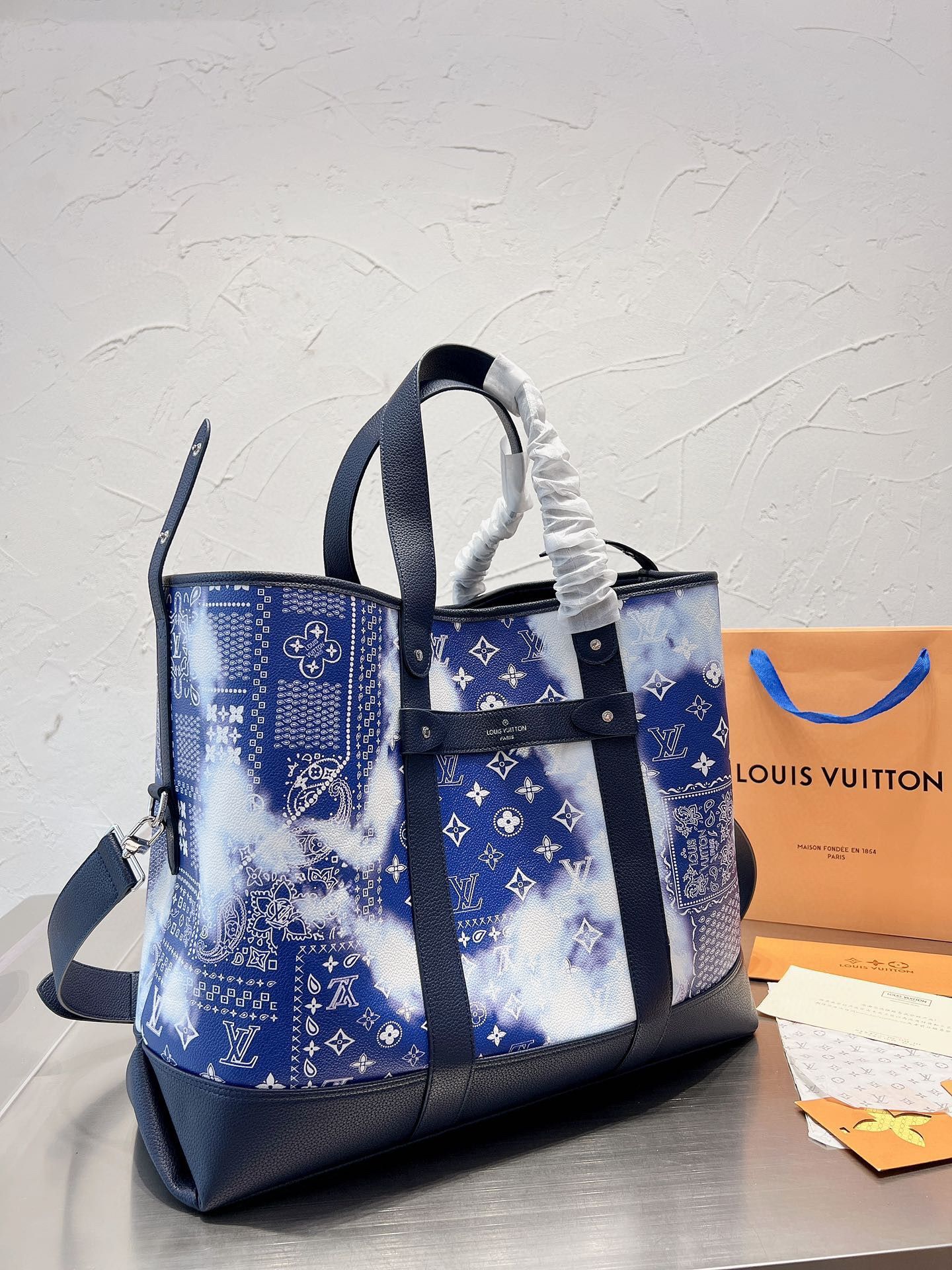 Louis Vuitton Original Leather Tote Journey M20553 Blue and White Porcelain