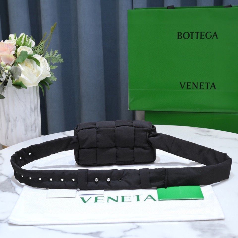 Bottega Veneta CASSETTE Mini Nylon belt bag 8952 Black