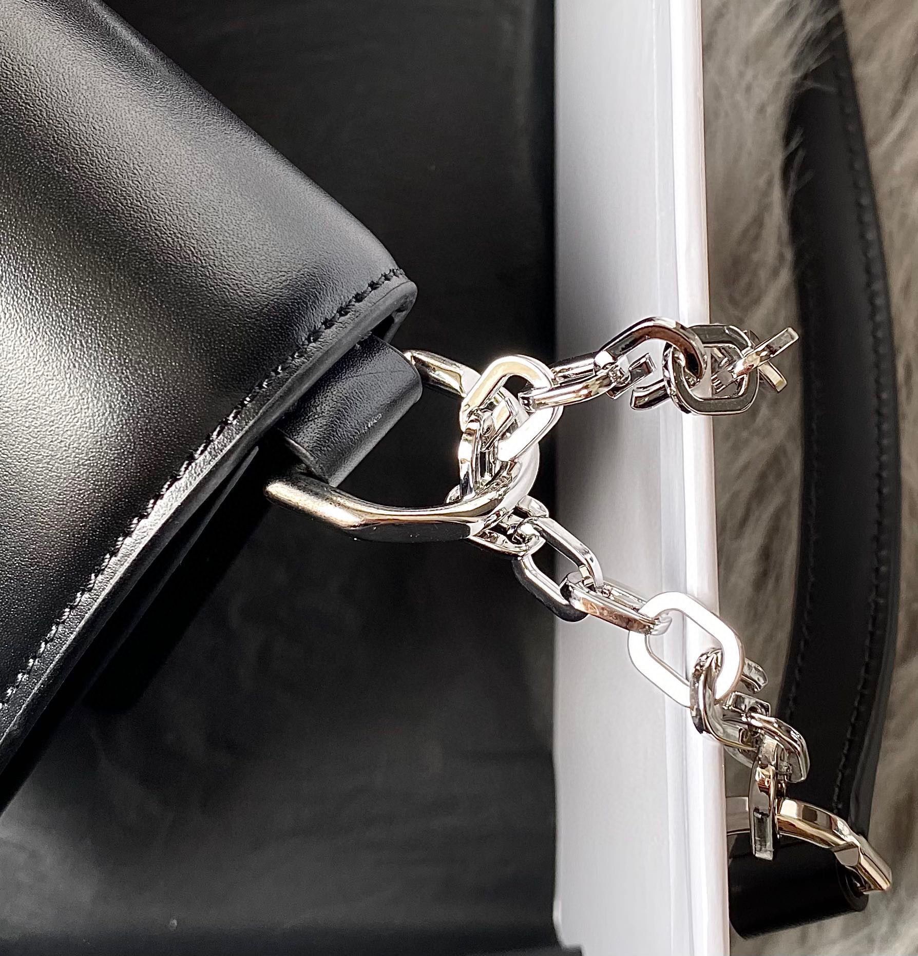 GIVENCHY Original Leather Chain Shoulder Bag 1864