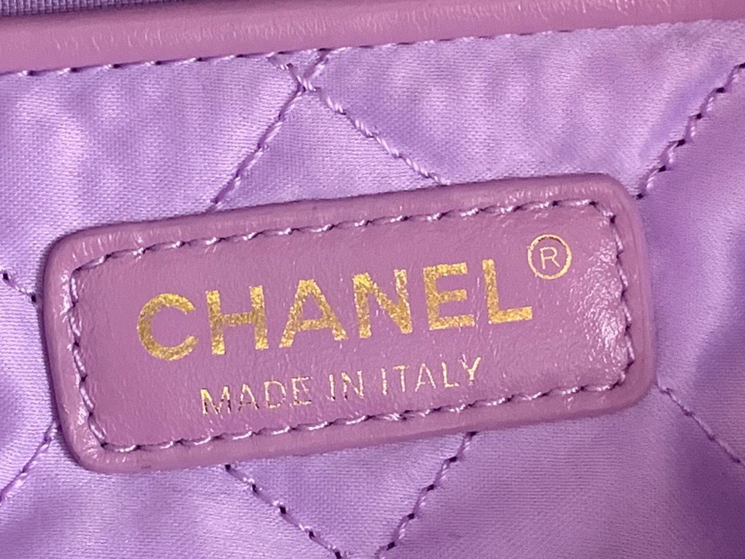 CHANEL 22 HANDBAG Shiny Calfskin & Gold-Tone Metal AS3261 AS3260 Purple