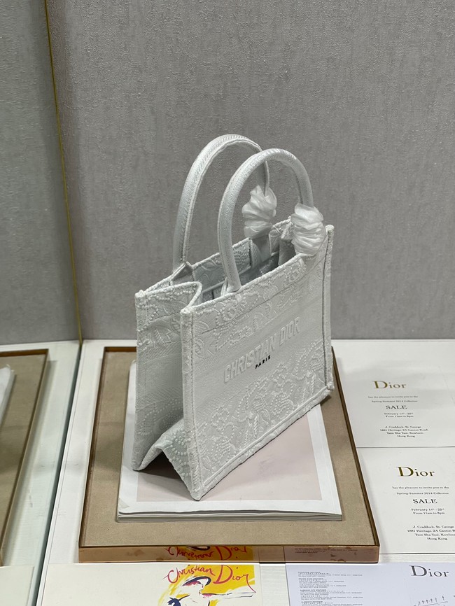 SMALL DIOR BOOK TOTE Embroidery M1265ZRGO white