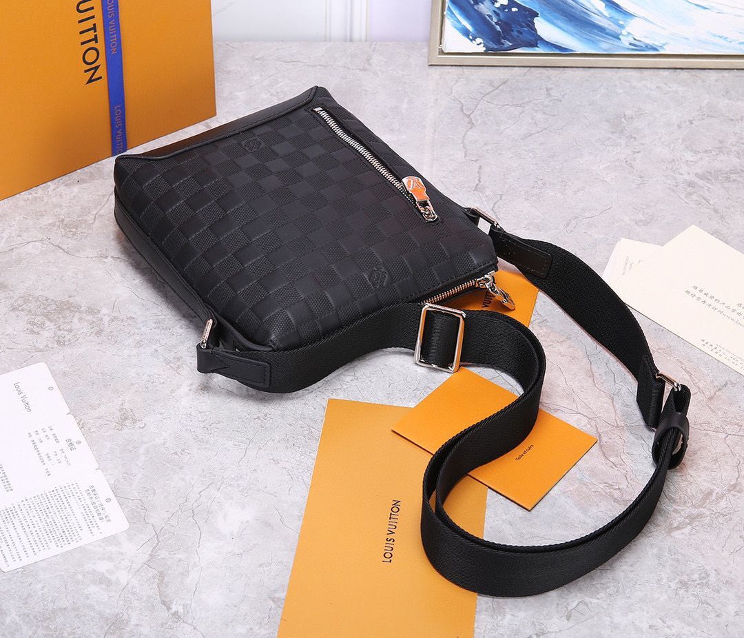 Louis Vuitton Discovery Messenger PPM N40122 Black