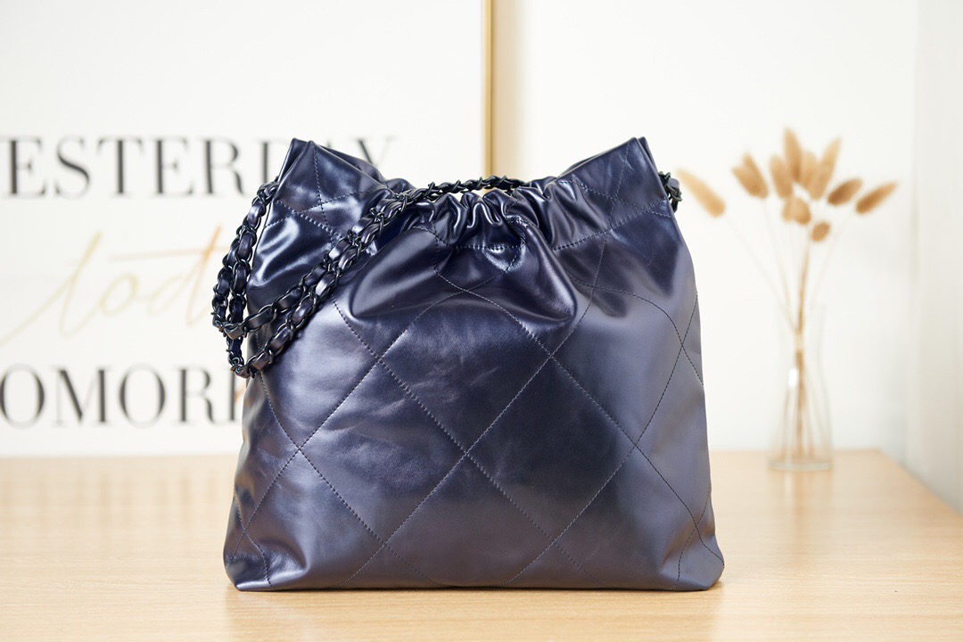 CHANEL 22 HANDBAG AS3260 Navy Blue