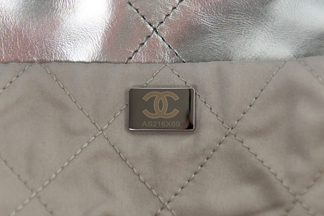 CHANEL 22 HANDBAG AS3260 Silver