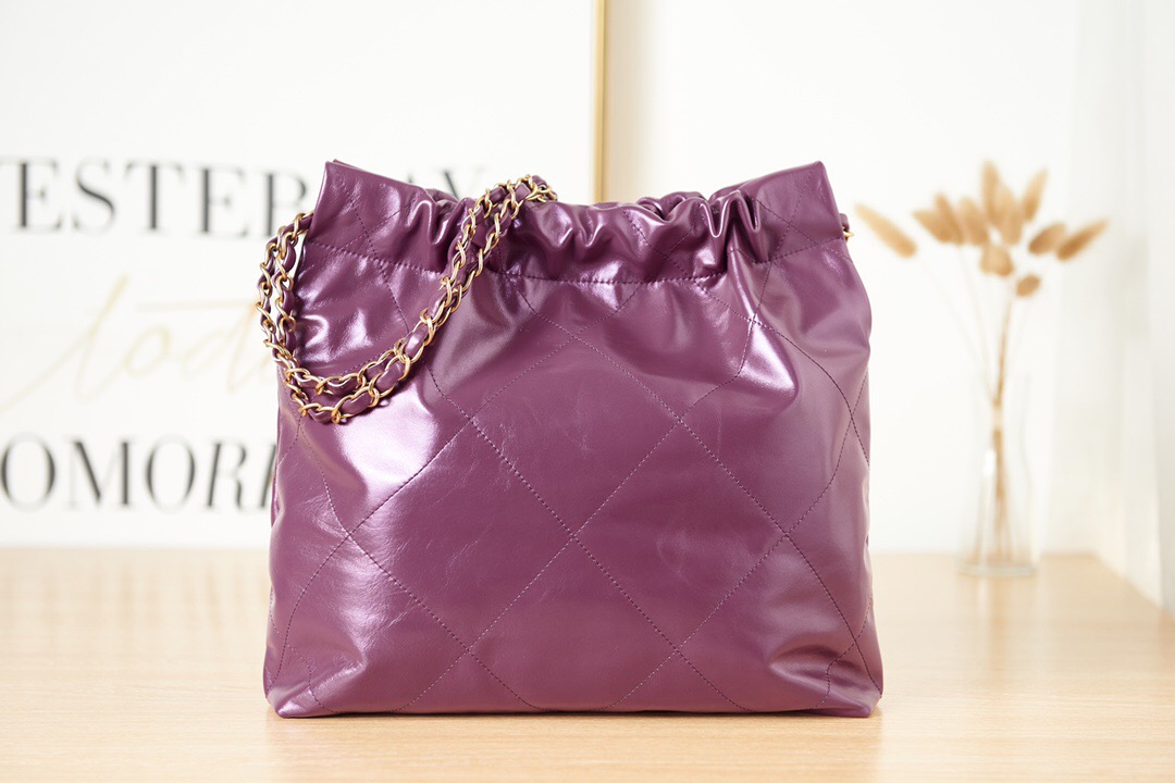 CHANEL 22 HANDBAG Calfskin & gold-Tone Metal AS3261 dark Purple