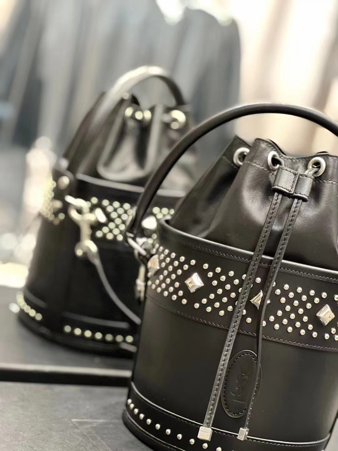 SAINT LAURENT LE MAILLON HOOK BUCKET BAG IN SUPPLE LEATHER Y696333 black 