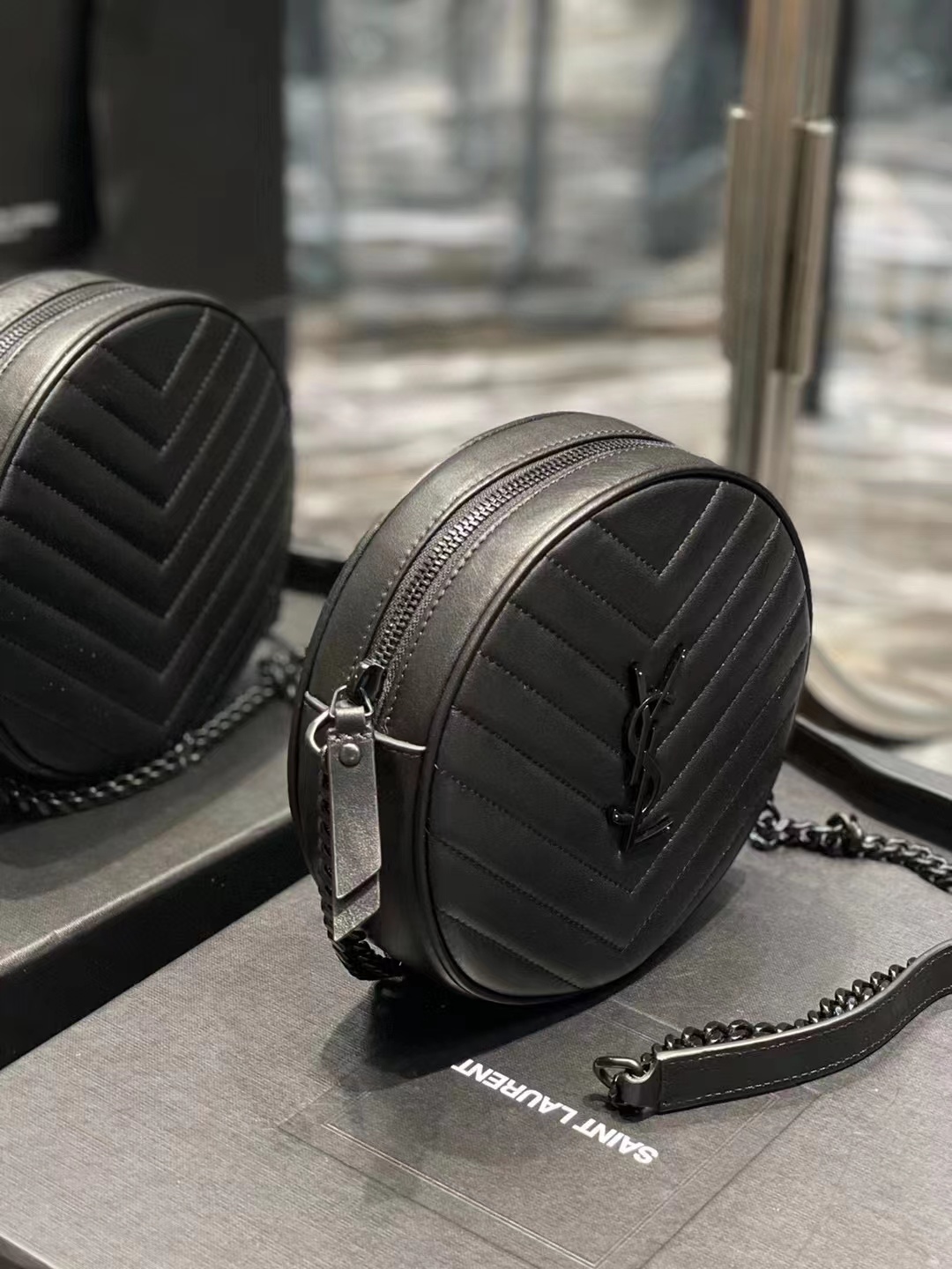 SAINT LAURENT VINYLE ROUND CAMERA BAG IN CHEVRON-QUILTED GRAIN DE POUDRE EMBOSSED LEATHER 6104361 black