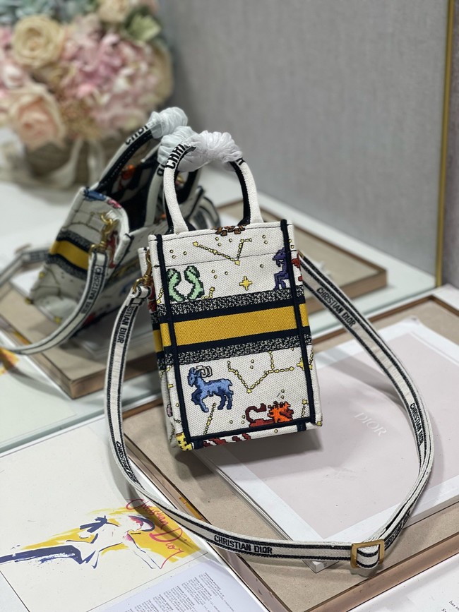 DIOR SMALL BOBBY BAG Embroidery C9002-4