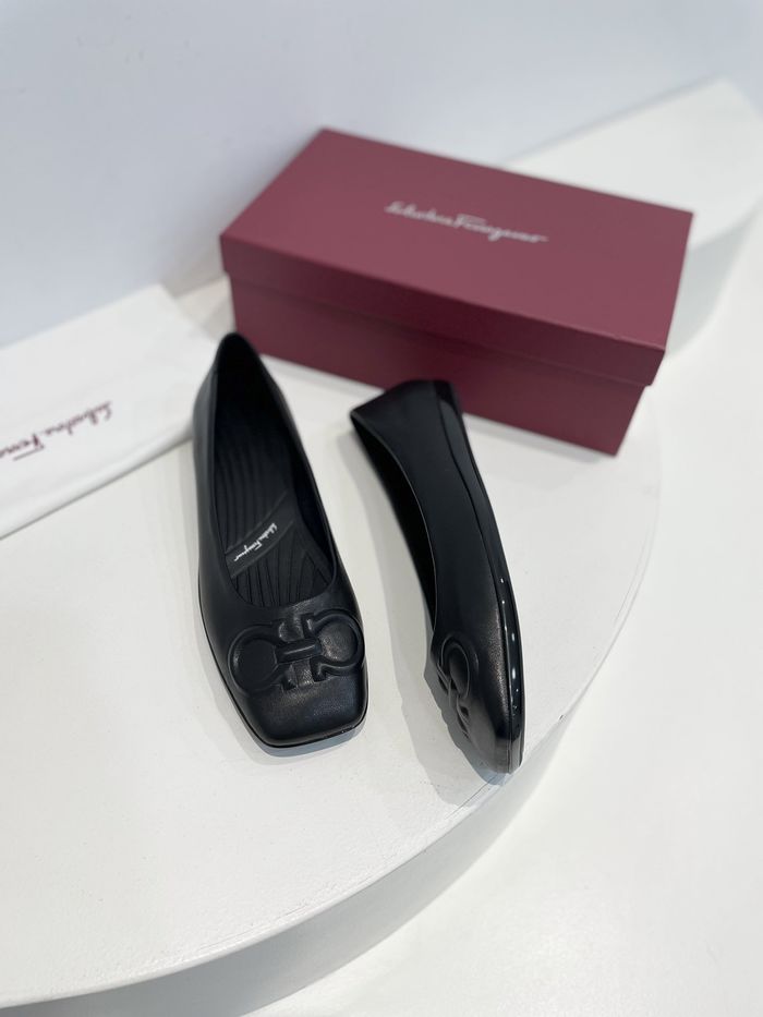 Ferragamo Shoes FMS00053