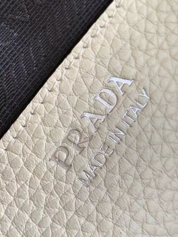 Prada Leather bag with shoulder strap 1DB820 white