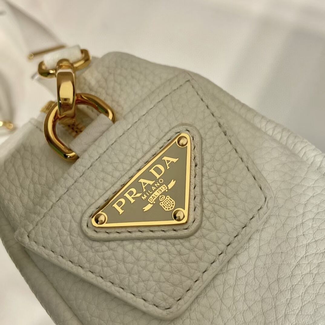 Prada Leather bag with shoulder strap 1DH781 white