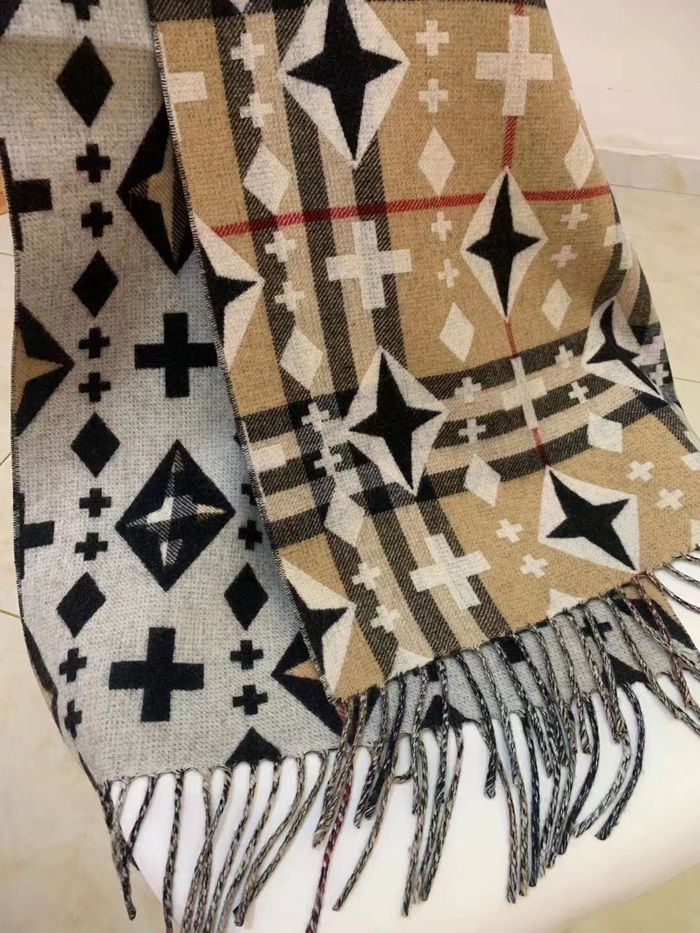 Burberry Scarf BBC00032