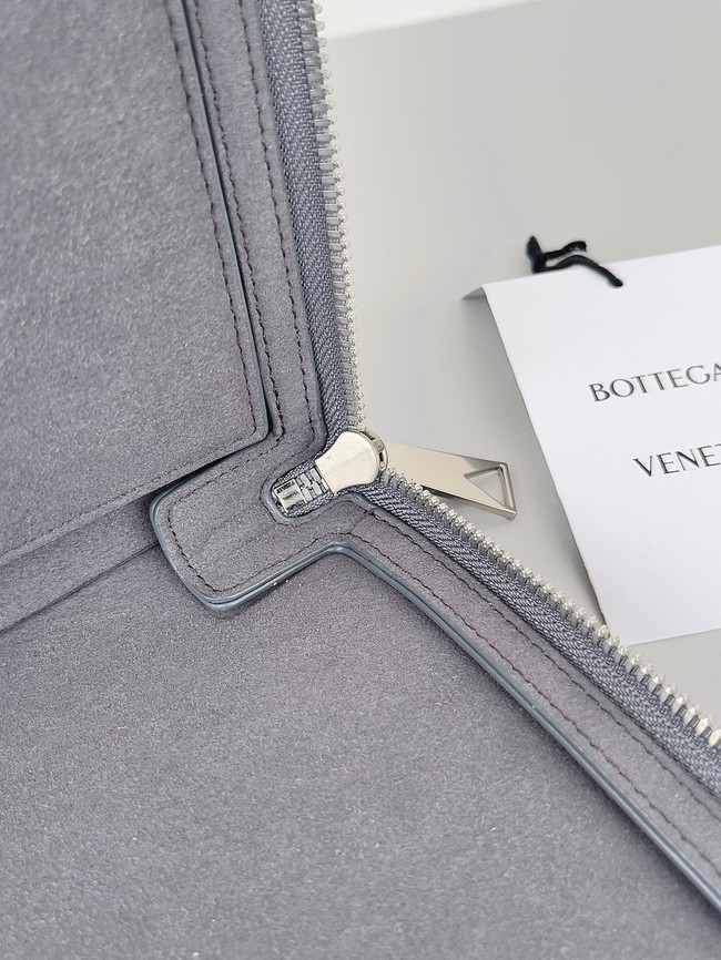 Bottega Veneta Pouch 651410 gray