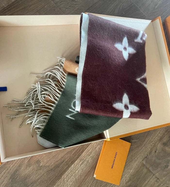 Louis Vuitton Scarf LVC00037