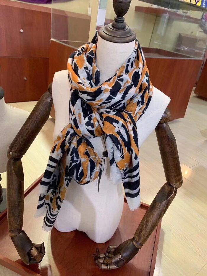 Louis Vuitton Scarf LVC00180