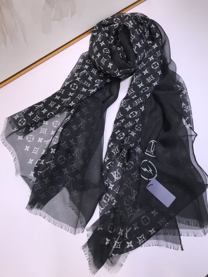 Louis Vuitton Scarf LVC00242