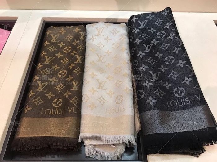 Louis Vuitton Scarf LVC00315