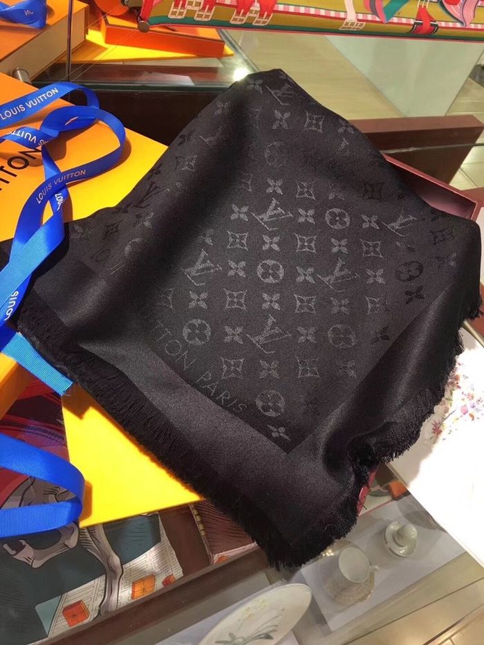 Louis Vuitton Scarf LVC00323