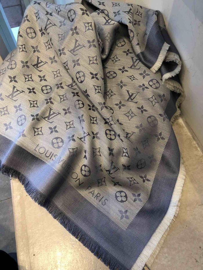 Louis Vuitton Scarf LVC00324