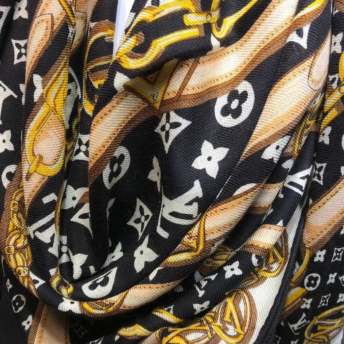 Louis Vuitton Scarf LVC00330