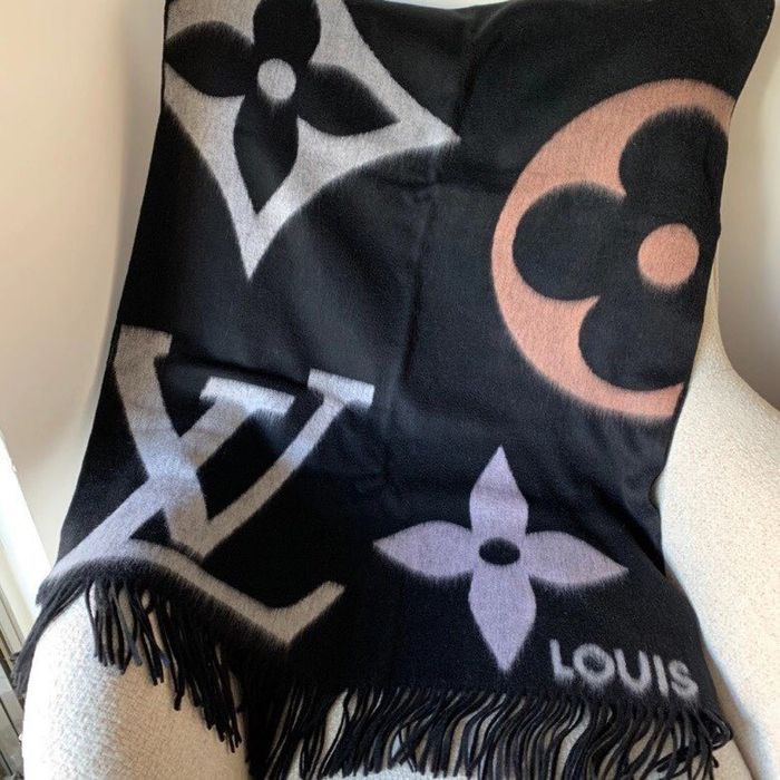 Louis Vuitton Scarf LVC00349