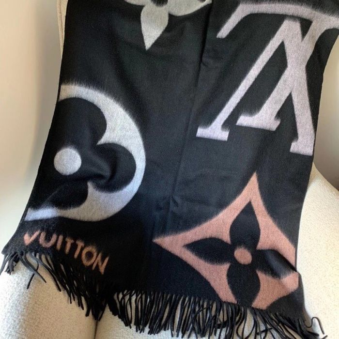 Louis Vuitton Scarf LVC00349