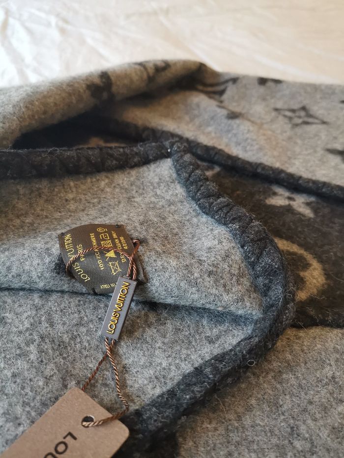 Louis Vuitton Blanket LVC00354