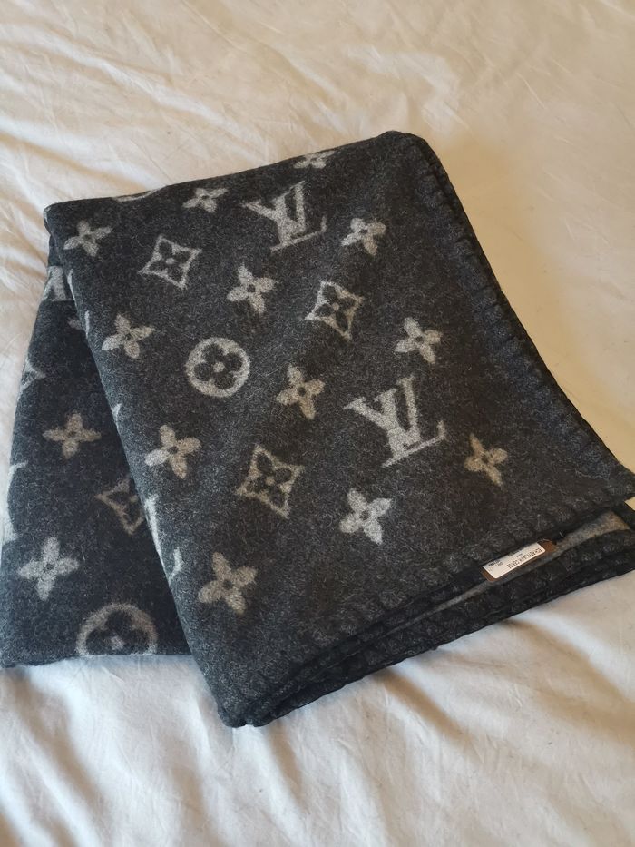 Louis Vuitton Blanket LVC00354