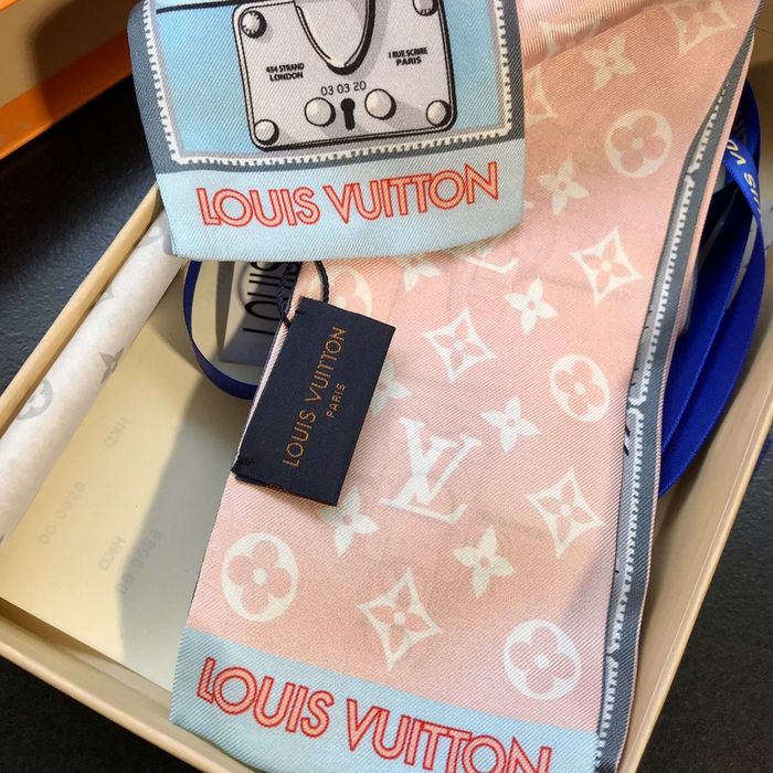 Louis Vuitton Scarf LVC00362