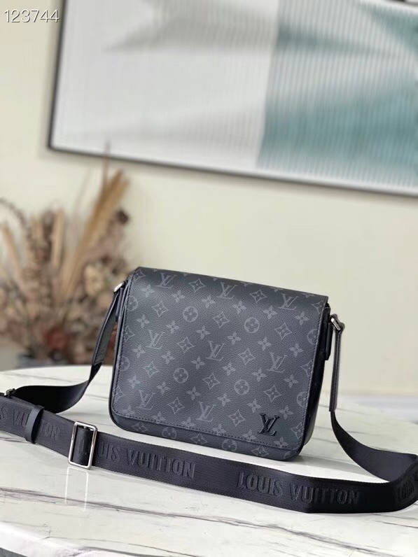 Louis Vuitton DISTRICT PM M46255