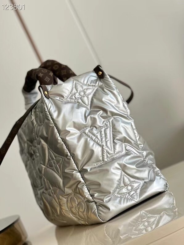 Louis Vuitton ONTHEGO GM M21053 Silver