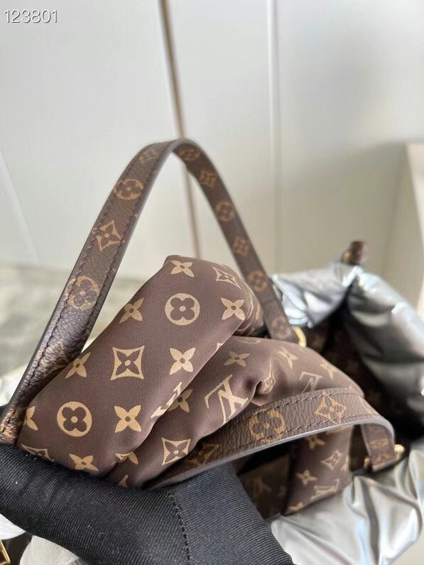 Louis Vuitton ONTHEGO GM M21053 Silver