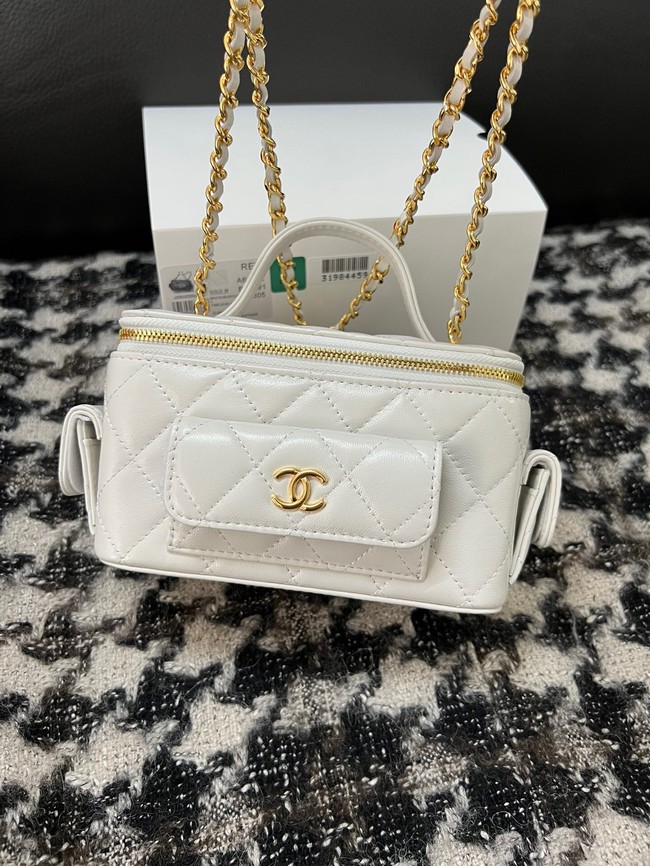 CHANEL VANITY WITH CHAIN 68112 white