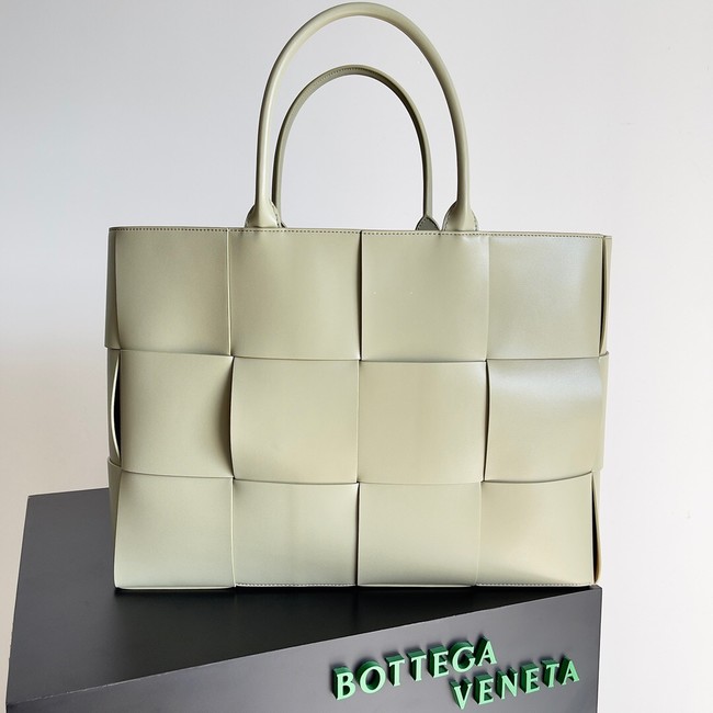 Bottega Veneta ARCO TOTE Large intrecciato grained leather tote bag 652868 light gray