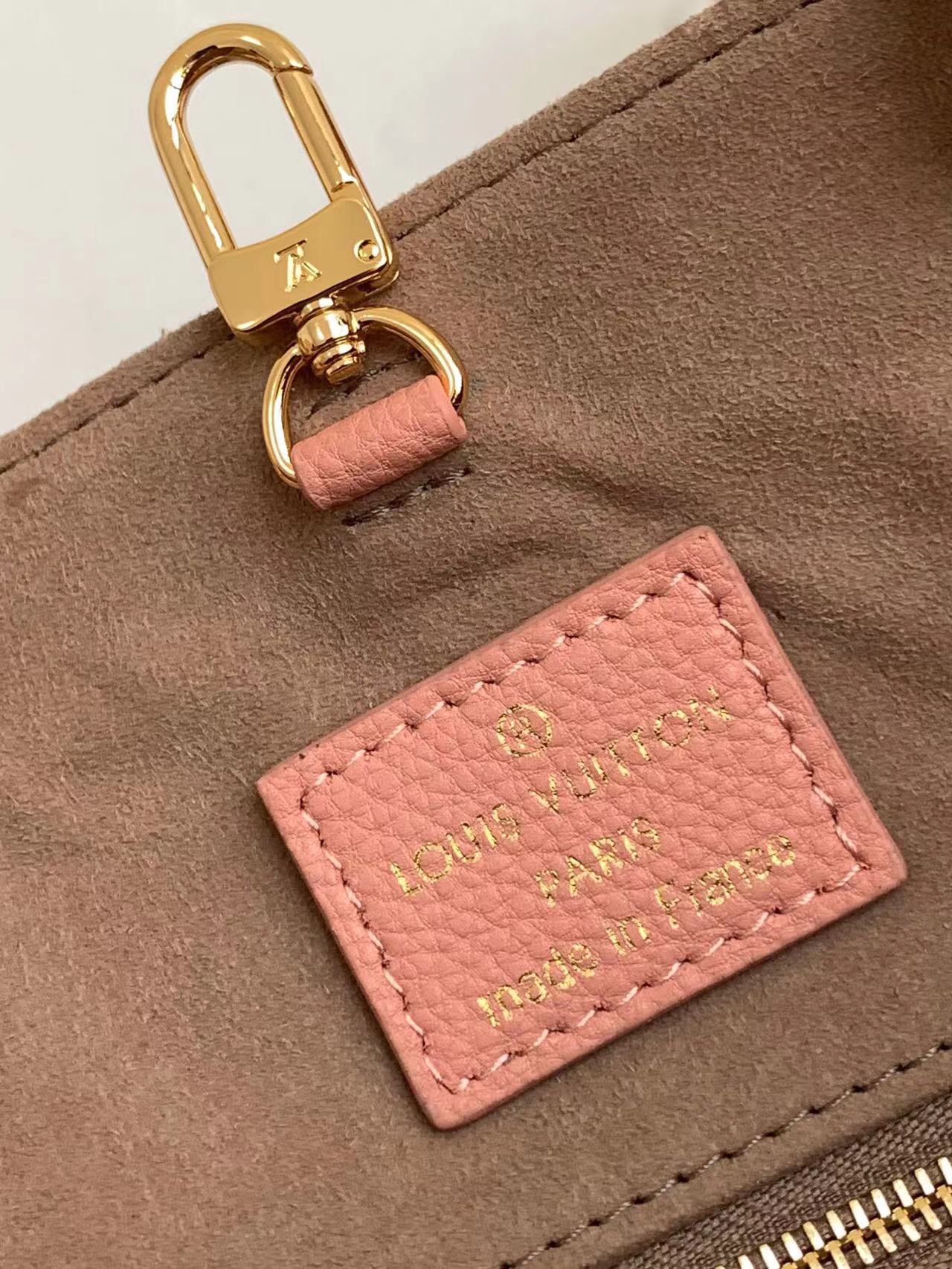 Louis Vuitton ONTHEGO MM M46286 Trianon Pink