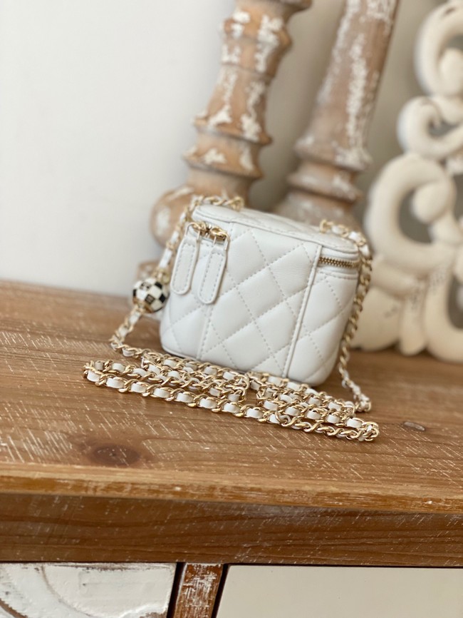 CHANEL SMALL VANITY WITH CHAIN Lambskin & Gold-Tone Metal 81241 White