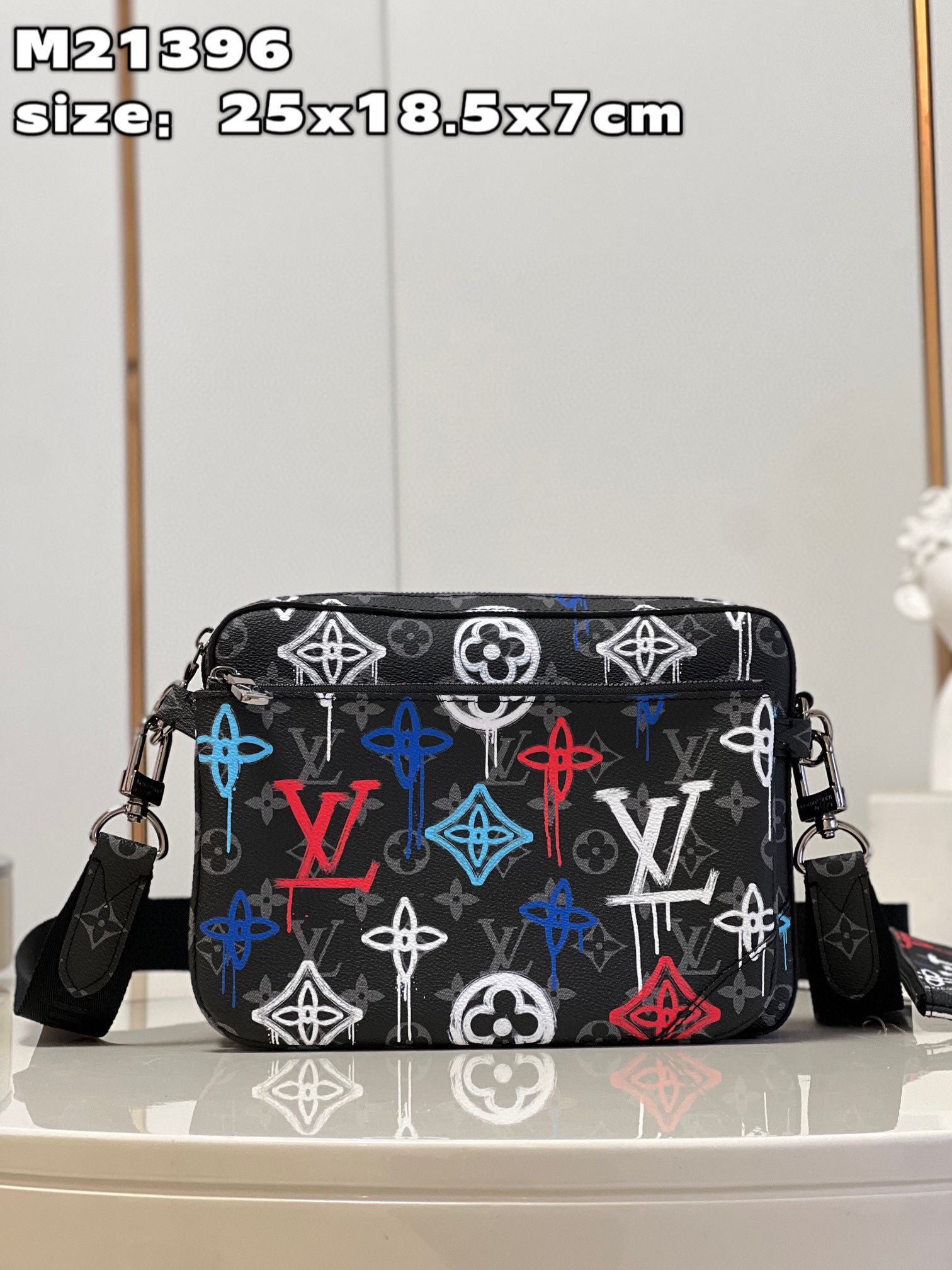 Louis Vuitton Monogram Eclipse TRIO MESSENGER M21396