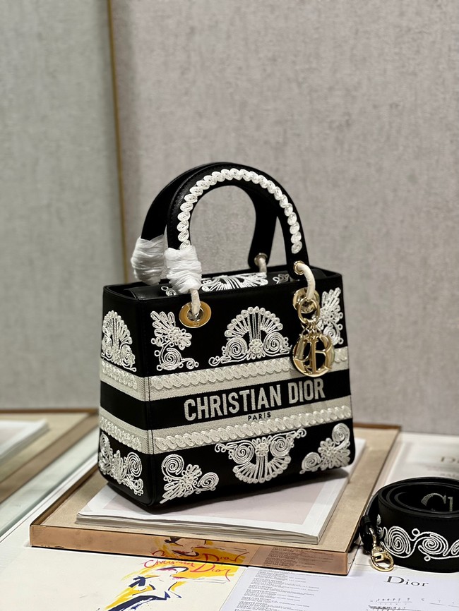 DIOR MEDIUM LADY D-LITE BAG Black and White Ornamental Cornely-Effect Embroidery M0565O