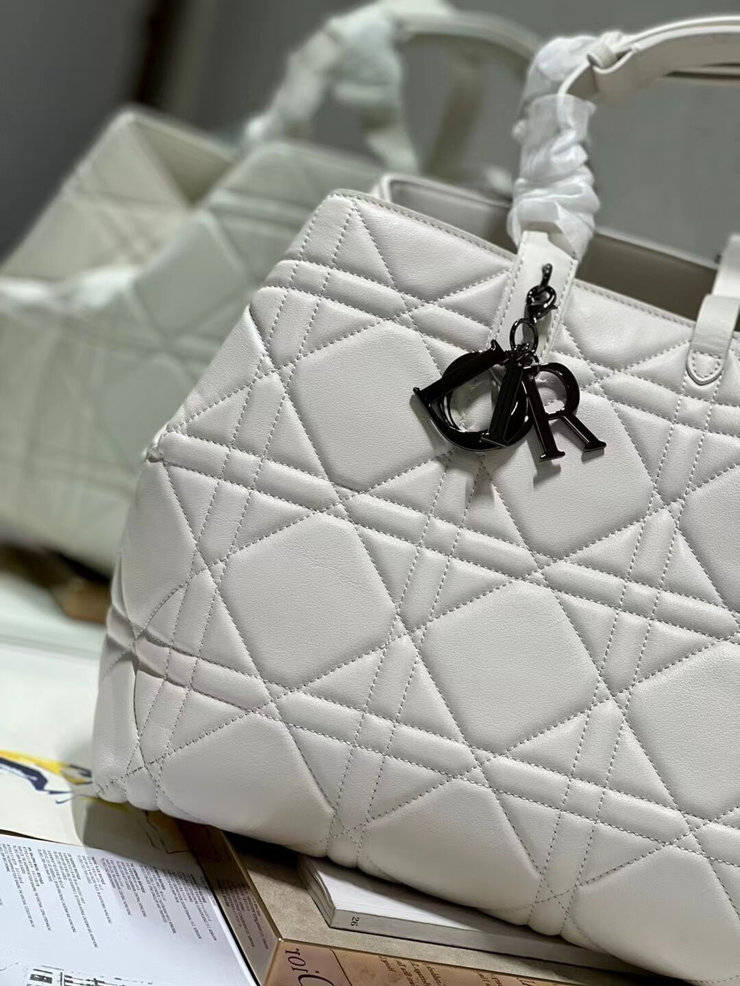 LADY DIOR TOP HANDLE LARGE BAG Latte Cannage Lambskin C0088 WHITE&BLACK