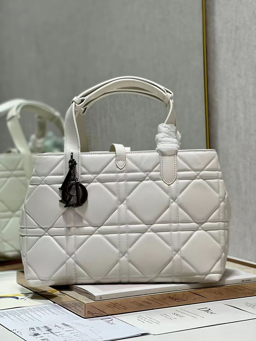 DIOR TOP HANDLE MEDIUM BAG Latte Cannage Lambskin C0089 WHITE&BLACK