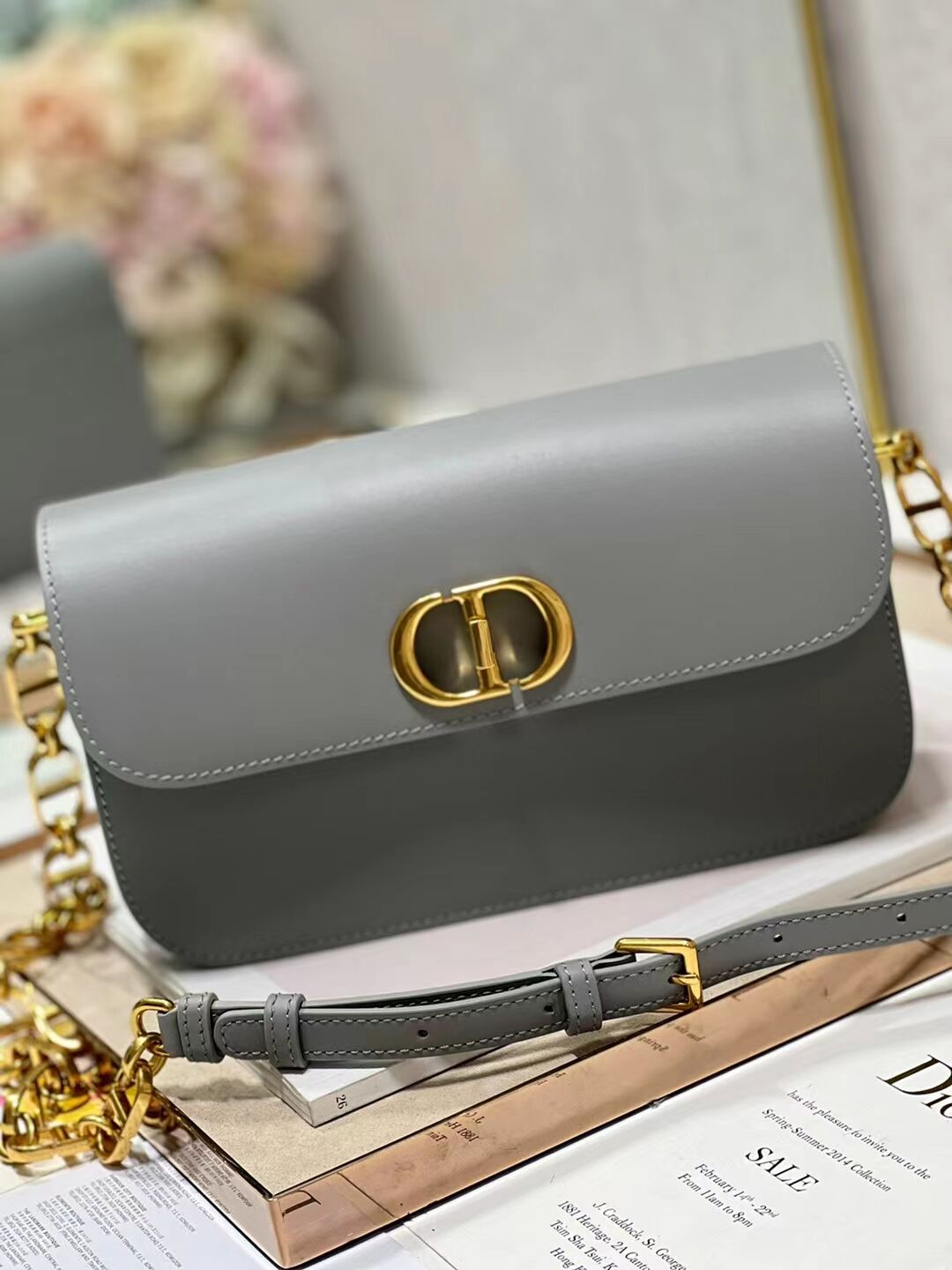 Dior 30 MONTAIGNE AVENUE BAG Dusty Box Calfskin M9260 Ethereal Gray