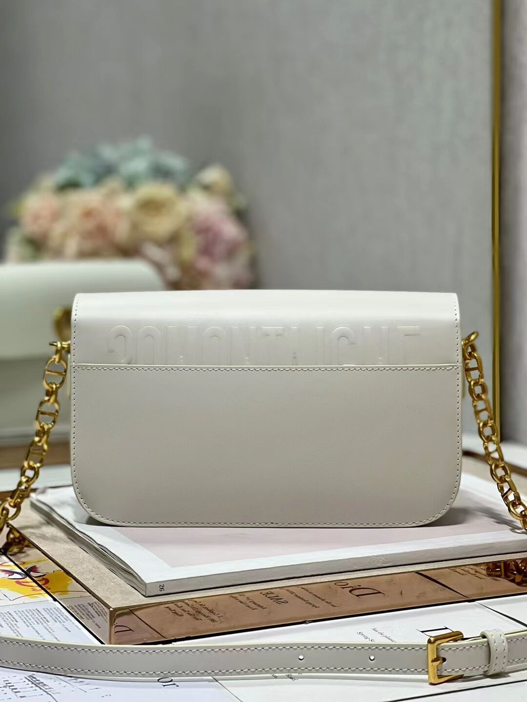 Dior 30 MONTAIGNE AVENUE BAG Dusty Box Calfskin M9260 Ivory