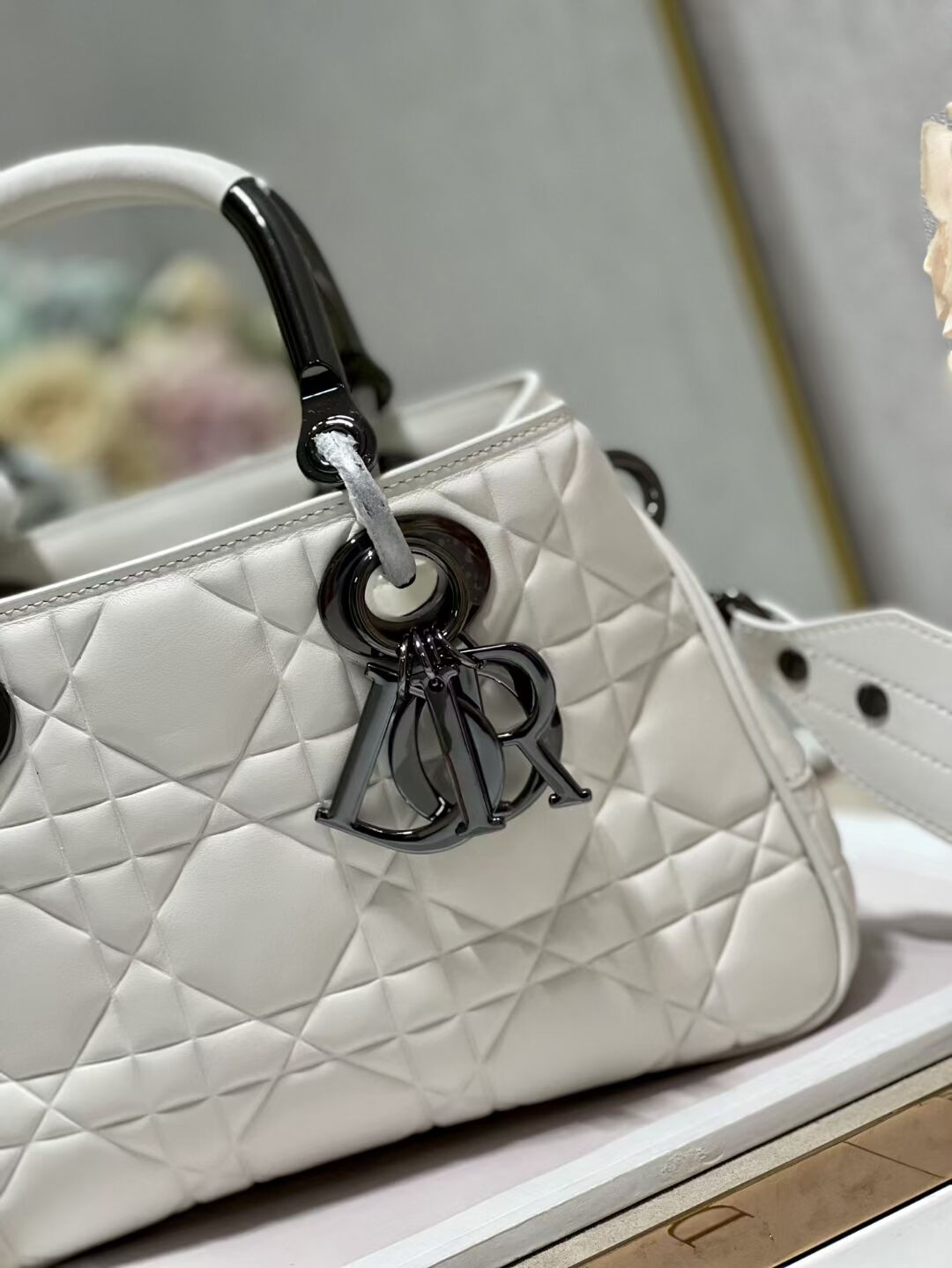 LADY DIOR TOP HANDLE MEDIUM BAG Latte Cannage Lambskin C9227 WHITE&BLACK