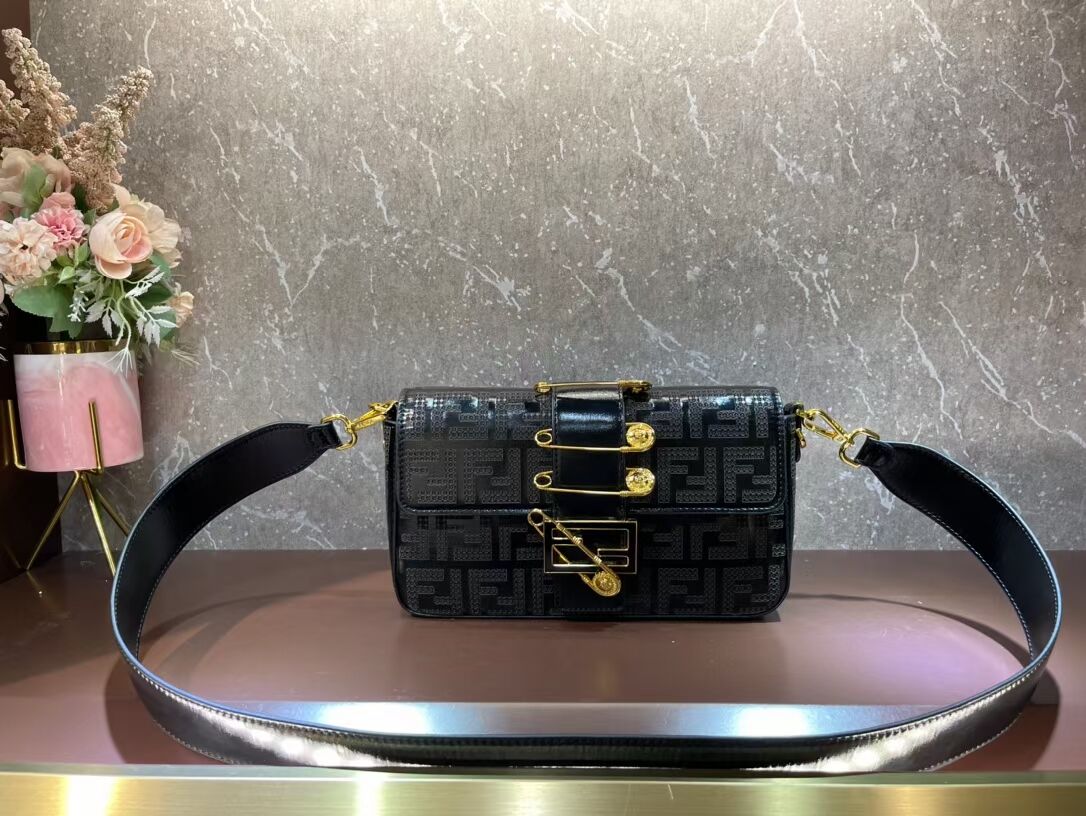 Fendi Baguette leather bag F0969 black