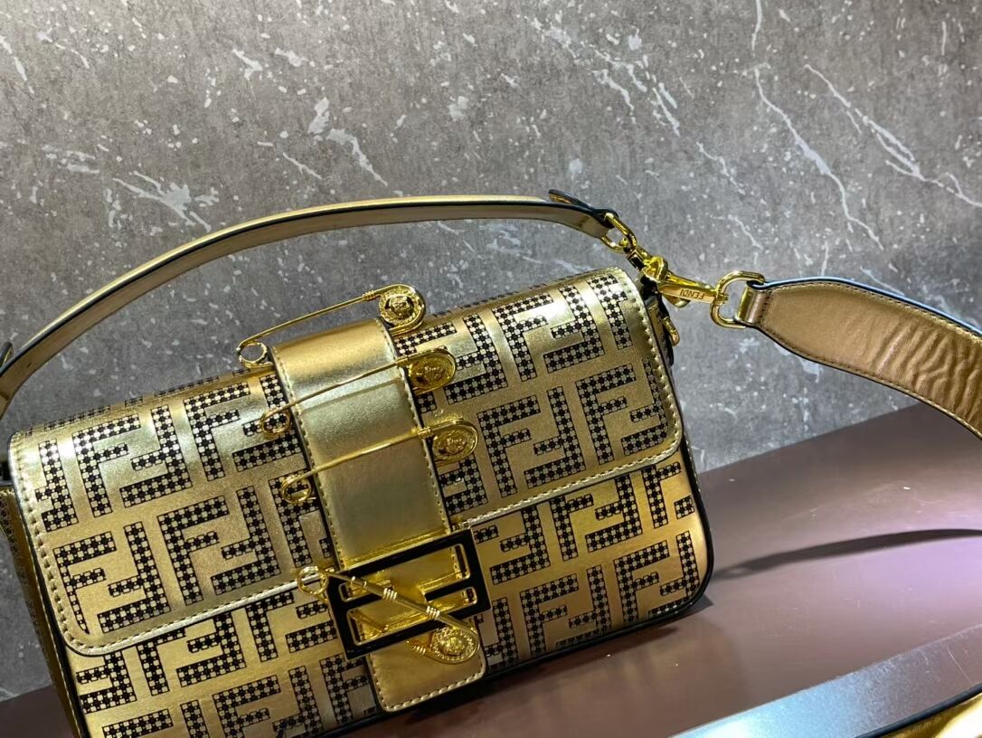 Fendi Baguette leather bag F0969 gold