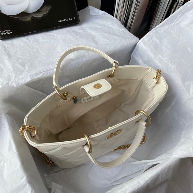 Chanel Lambskin & Gold-Tone Metal Shoulder Bag YO1864 white